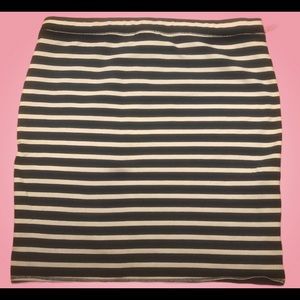 Old Navy XL Navy Blue & White Striped Skirt